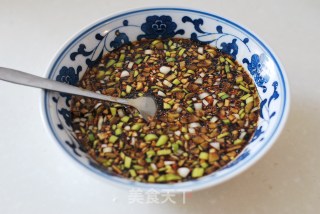 在家自制“鱼肉外酥里嫩、汤汁咸鲜适口”的江南风味【爆鱼面】的做法步骤：8