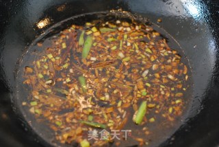 在家自制“鱼肉外酥里嫩、汤汁咸鲜适口”的江南风味【爆鱼面】的做法步骤：14