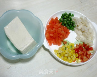五彩豆腐丁的做法步骤：1
