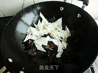 荷兰豆炒魔芋的做法步骤：5