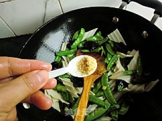 荷兰豆炒魔芋的做法步骤：10