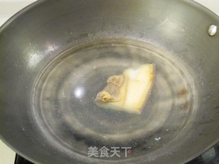 腊肉豆干炒藠头叶的做法步骤：3