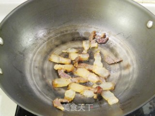 腊肉豆干炒藠头叶的做法步骤：4