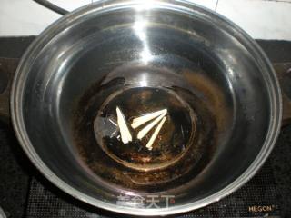 茂菜香肠面的做法步骤：1