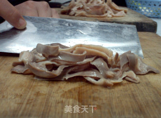 藠头炒肚片的做法步骤：1