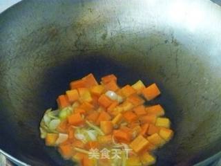 【换个花样吃馒头】剩馒头变身---素炒馒头丁的做法步骤：4