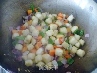 【换个花样吃馒头】剩馒头变身---素炒馒头丁的做法步骤：7
