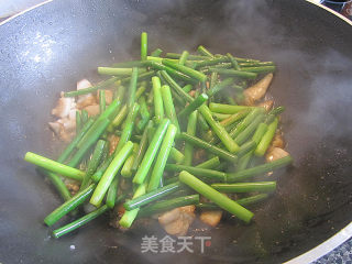 鱼片炒蒜苔的做法步骤：7