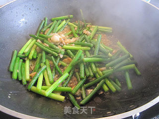鱼片炒蒜苔的做法步骤：8