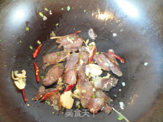 蒜苔炒豆腐干的做法步骤：4
