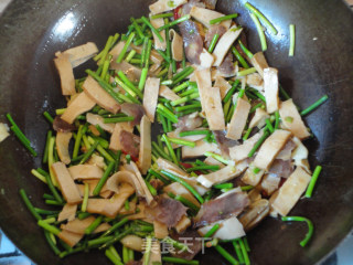 蒜苔炒豆腐干的做法步骤：7