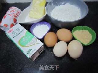 开口笑椰香纸杯蛋糕的做法步骤：1