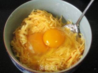 黑芝麻地瓜蛋饼的做法步骤：3