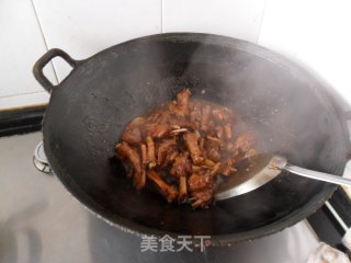 红烧鸭膀爪的做法步骤：11