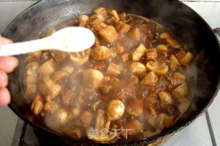 双鲍菇虎皮蛋红烧肉的做法步骤：12
