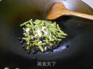 干煸四季豆的做法步骤：5