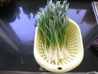 海米青拌韭菜黄的做法步骤：2