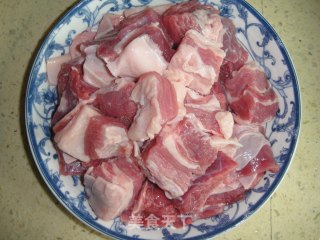 细火慢炖出好味——红烧牛腩的做法步骤：1