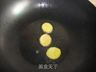 细火慢炖出好味——红烧牛腩的做法步骤：3