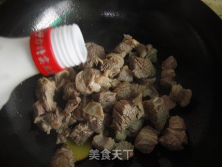 细火慢炖出好味——红烧牛腩的做法步骤：5