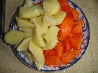 细火慢炖出好味——红烧牛腩的做法步骤：7