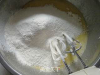 戚风蛋糕（附面粉除筋法）的做法步骤：7