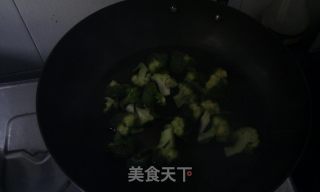 蒜香木耳西兰花的做法步骤：2