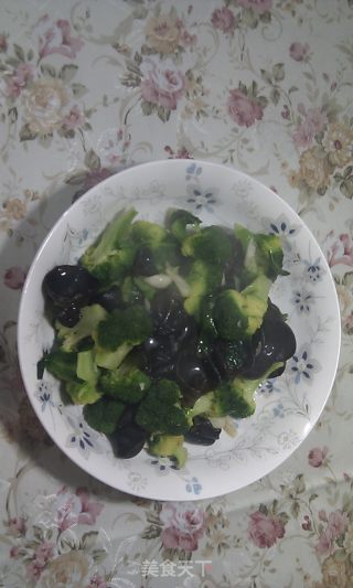 蒜香木耳西兰花的做法步骤：4