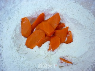 中国结花卷的做法步骤：1