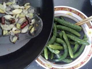 酸辣小黄瓜的做法步骤：8