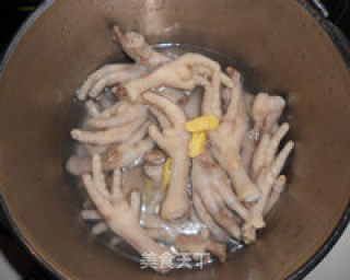 吃了还想吃的无骨红油凤爪的做法步骤：2