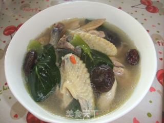 香菇炖鸡的做法步骤：1