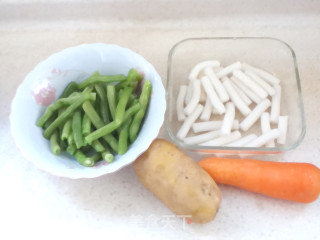 香辣炒年糕的做法步骤：1