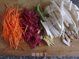 杏鲍菇肉丝面的做法步骤：1