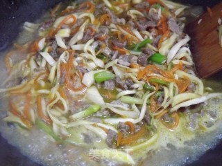杏鲍菇肉丝面的做法步骤：6