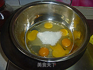【一次不太成功的烘焙】——海绵蛋糕的做法步骤：4
