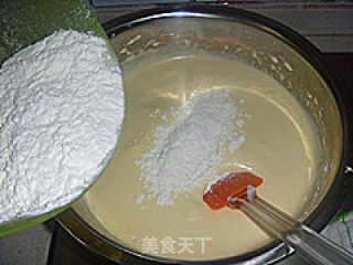 【一次不太成功的烘焙】——海绵蛋糕的做法步骤：5