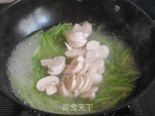 蘑菇片莴笋蛋汤的做法步骤：7
