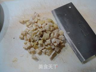 春笋炒鸡粒的做法步骤：1