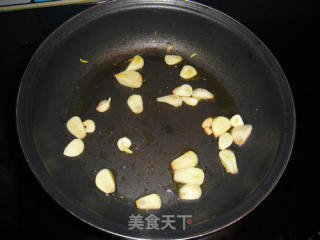 蒜香煎翅的做法步骤：2