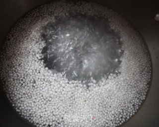 鲜奶银耳西米露的做法步骤：1