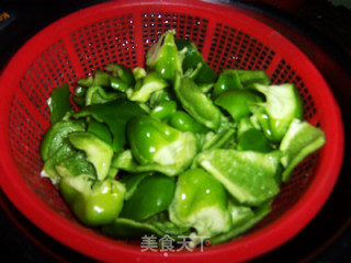 10分钟快手菜---青椒炒蛋的做法步骤：1