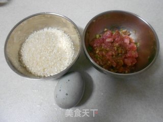 皮蛋瘦肉粥的做法步骤：1