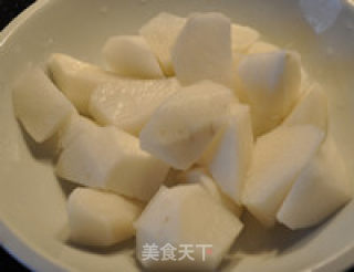 好营养的白萝卜排骨汤的做法步骤：1