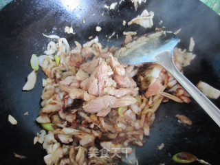 酸菜炒肉的做法步骤：7