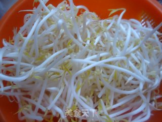 醋溜绿豆芽的做法步骤：1