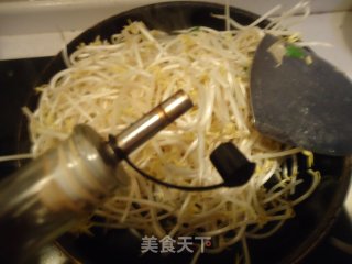 醋溜绿豆芽的做法步骤：4