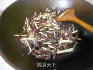 木耳炒姜丝的做法步骤：4