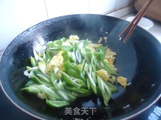 尖椒炒鸡蛋的做法步骤：4