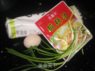 简单的早餐--酸辣汤面的做法步骤：1